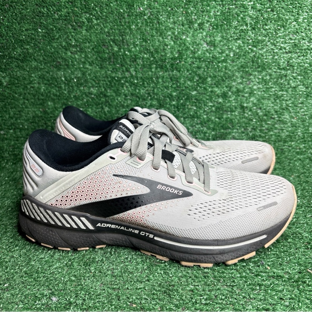 Brooks Adrenaline GTS 22 Womens 9 B Shoes Gray Pink Running Sneaker